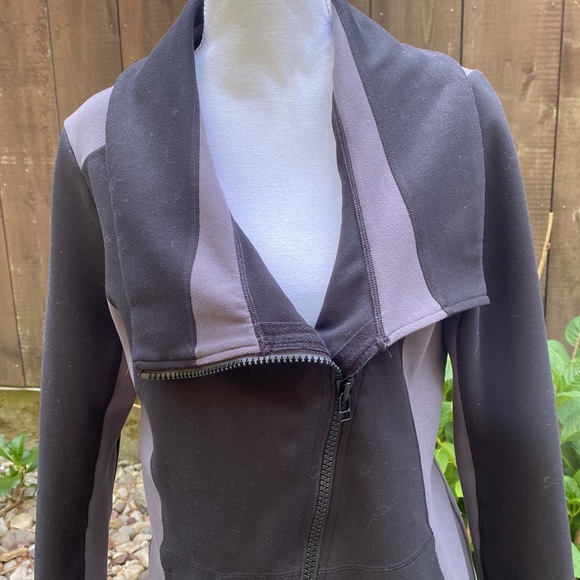 Cabi zip up sweatshirt. Hardly worn - Picture 2 of 8